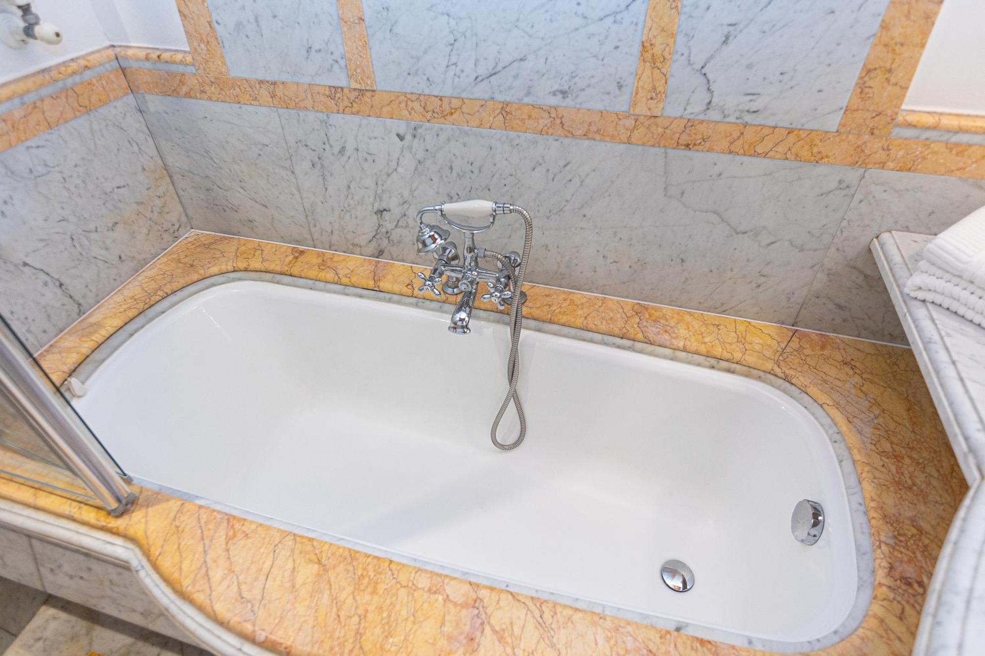 Timeroma Suites Bagian luar foto